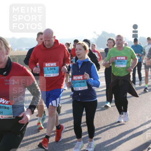 03.10.2025 - Köhlbrandbrückenlauf Lena Gebhardt http://msf.ph/oto/9070955 03.10.2025 09:24:31 Position 1 3172, 3170, 2204 meine-sportfotos.de