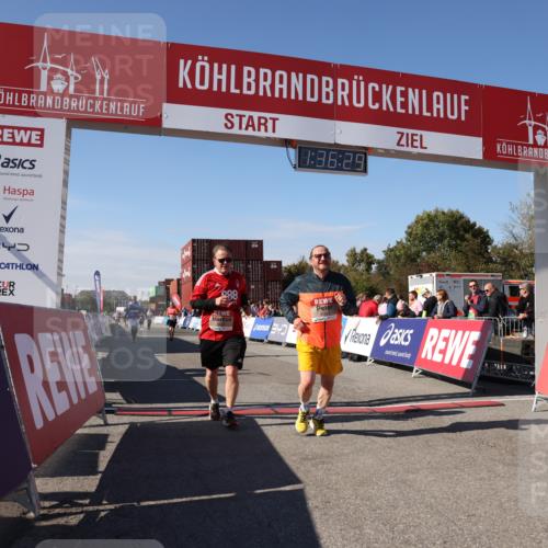 03.10.2025 - Köhlbrandbrückenlauf Lena Gebhardt http://msf.ph/oto/9070956 03.10.2025 13:36:29 Ziel 4735, 5219, 5278, 6003, 6004 meine-sportfotos.de