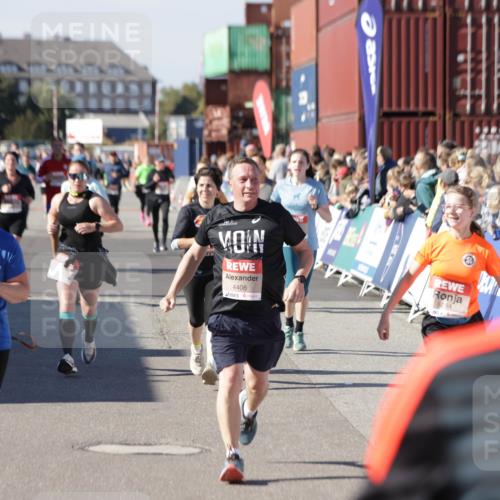 03.10.2025 - Köhlbrandbrückenlauf Jannik Wohlers http://msf.ph/oto/9070962 03.10.2025 13:14:54 Ziel 4202, 4224, 4232, 4406, 4533, 4784, 4890, 5054, 5525, 5535, 5682, 5686, 5711, 5737, 5760, 5761, 5814, 6017, 6128, 6129, 6293, 6344, 6815 meine-sportfotos.de