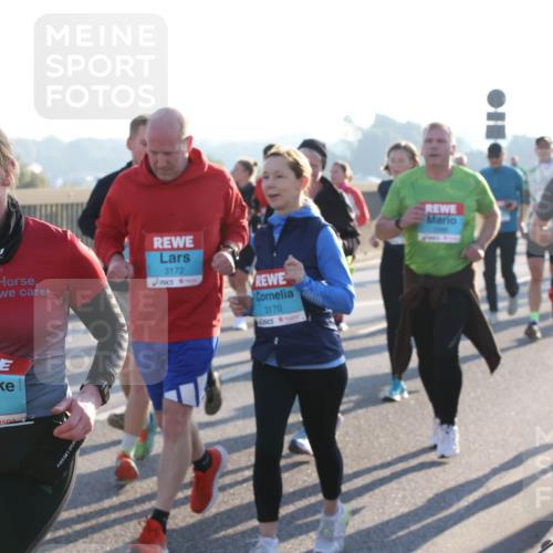 03.10.2025 - Köhlbrandbrückenlauf Lena Gebhardt http://msf.ph/oto/9070963 03.10.2025 09:24:31 Position 1 2204, 3172, 3170 meine-sportfotos.de