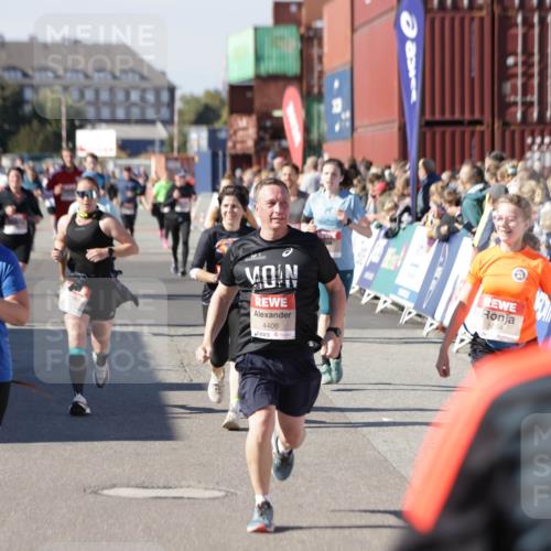 03.10.2025 - Köhlbrandbrückenlauf Jannik Wohlers http://msf.ph/oto/9070965 03.10.2025 13:14:54 Ziel 4202, 4224, 4232, 4406, 4533, 4784, 4890, 5054, 5525, 5535, 5682, 5686, 5711, 5737, 5760, 5761, 5814, 6017, 6128, 6129, 6293, 6344, 6815 meine-sportfotos.de