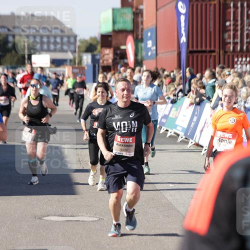 03.10.2025 - Köhlbrandbrückenlauf Jannik Wohlers http://msf.ph/oto/9070970 03.10.2025 13:14:54 Ziel 4202, 4224, 4232, 4406, 4533, 4784, 4890, 5054, 5525, 5535, 5682, 5686, 5711, 5737, 5760, 5761, 5814, 6017, 6128, 6129, 6293, 6344, 6815 meine-sportfotos.de