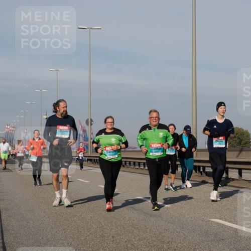 03.10.2025 - Köhlbrandbrückenlauf Fabian Wolf http://msf.ph/oto/9070977 03.10.2025 10:12:54 Position 3 2595, 2011, 2596 meine-sportfotos.de