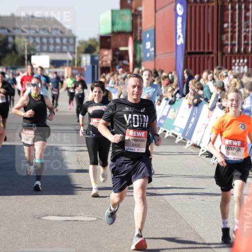 03.10.2025 - Köhlbrandbrückenlauf Jannik Wohlers http://msf.ph/oto/9070984 03.10.2025 13:14:54 Ziel 4202, 4224, 4232, 4406, 4533, 4784, 4890, 5054, 5525, 5535, 5682, 5686, 5711, 5737, 5760, 5761, 5814, 6017, 6128, 6129, 6293, 6344, 6815 meine-sportfotos.de
