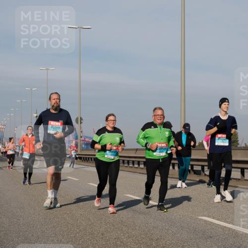03.10.2025 - Köhlbrandbrückenlauf Fabian Wolf http://msf.ph/oto/9070995 03.10.2025 10:12:54 Position 3 2011, 2596 meine-sportfotos.de