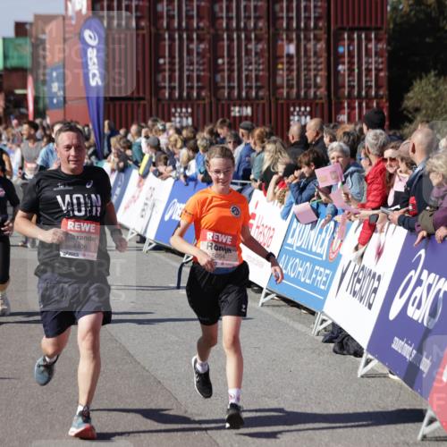 03.10.2025 - Köhlbrandbrückenlauf Jannik Wohlers http://msf.ph/oto/9071001 03.10.2025 13:14:55 Ziel 4202, 4224, 4232, 4406, 4533, 4784, 4890, 5054, 5525, 5535, 5682, 5686, 5711, 5737, 5760, 5761, 5814, 6017, 6128, 6129, 6293, 6344, 6815 meine-sportfotos.de