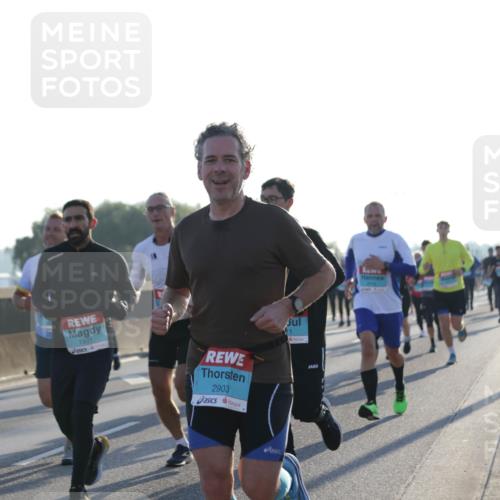 03.10.2025 - Köhlbrandbrückenlauf Jannik Wohlers http://msf.ph/oto/9071006 03.10.2025 09:17:44 Position 3 1931, 2903, 1 meine-sportfotos.de