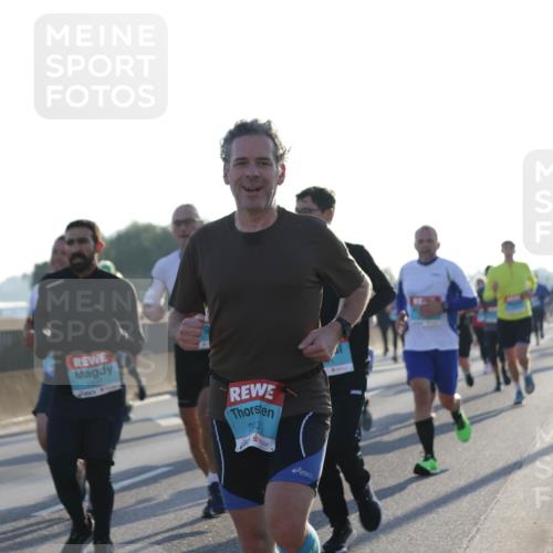 03.10.2025 - Köhlbrandbrückenlauf Jannik Wohlers http://msf.ph/oto/9071013 03.10.2025 09:17:44 Position 3 1931, 2003 meine-sportfotos.de