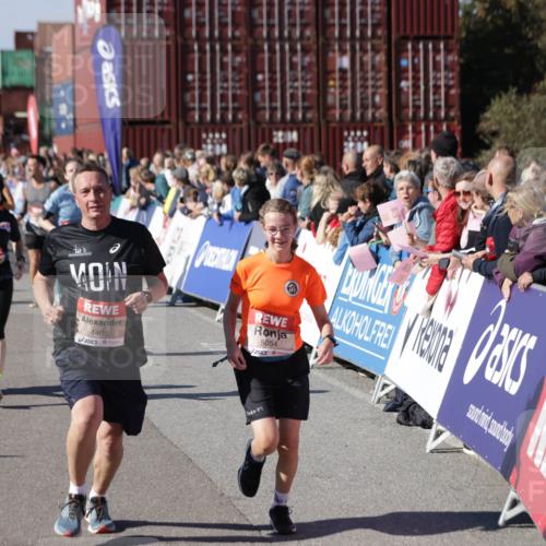 03.10.2025 - Köhlbrandbrückenlauf Jannik Wohlers http://msf.ph/oto/9071015 03.10.2025 13:14:55 Ziel 4202, 4224, 4232, 4406, 4533, 4784, 4890, 5054, 5525, 5535, 5682, 5686, 5711, 5737, 5760, 5761, 5814, 6017, 6128, 6129, 6293, 6344, 6815 meine-sportfotos.de