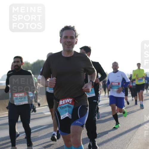03.10.2025 - Köhlbrandbrückenlauf Jannik Wohlers http://msf.ph/oto/9071019 03.10.2025 09:17:45 Position 3 1931, 2903 meine-sportfotos.de