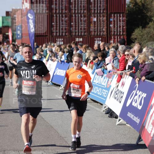 03.10.2025 - Köhlbrandbrückenlauf Jannik Wohlers http://msf.ph/oto/9071025 03.10.2025 13:14:55 Ziel 4202, 4224, 4232, 4406, 4533, 4784, 4890, 5054, 5525, 5535, 5682, 5686, 5711, 5737, 5760, 5761, 5814, 6017, 6128, 6129, 6293, 6344, 6815 meine-sportfotos.de