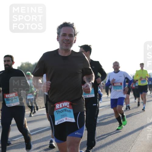 03.10.2025 - Köhlbrandbrückenlauf Jannik Wohlers http://msf.ph/oto/9071031 03.10.2025 09:17:45 Position 3 1931, 2903 meine-sportfotos.de
