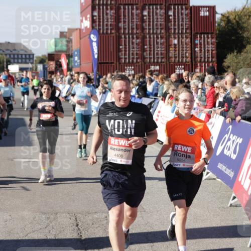 03.10.2025 - Köhlbrandbrückenlauf Jannik Wohlers http://msf.ph/oto/9071033 03.10.2025 13:14:56 Ziel 4202, 4224, 4232, 4406, 4533, 4784, 4890, 5054, 5173, 5525, 5535, 5711, 5737, 5760, 5761, 5814, 6017, 6128, 6129, 6293, 6344, 6454, 6815 meine-sportfotos.de