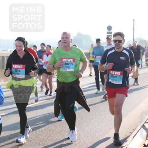 03.10.2025 - Köhlbrandbrückenlauf Lena Gebhardt http://msf.ph/oto/9071036 03.10.2025 09:24:32 Position 1 3170, 3399, 3398, 3151 meine-sportfotos.de