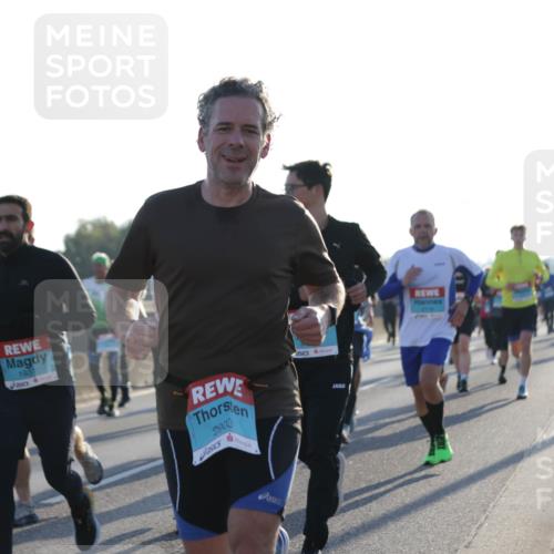 03.10.2025 - Köhlbrandbrückenlauf Jannik Wohlers http://msf.ph/oto/9071037 03.10.2025 09:17:45 Position 3 1931, 2903 meine-sportfotos.de