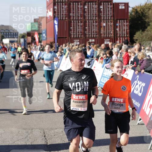 03.10.2025 - Köhlbrandbrückenlauf Jannik Wohlers http://msf.ph/oto/9071045 03.10.2025 13:14:56 Ziel 4202, 4224, 4232, 4406, 4533, 4784, 4890, 5054, 5173, 5525, 5535, 5711, 5737, 5760, 5761, 5814, 6017, 6128, 6129, 6293, 6344, 6454, 6815 meine-sportfotos.de