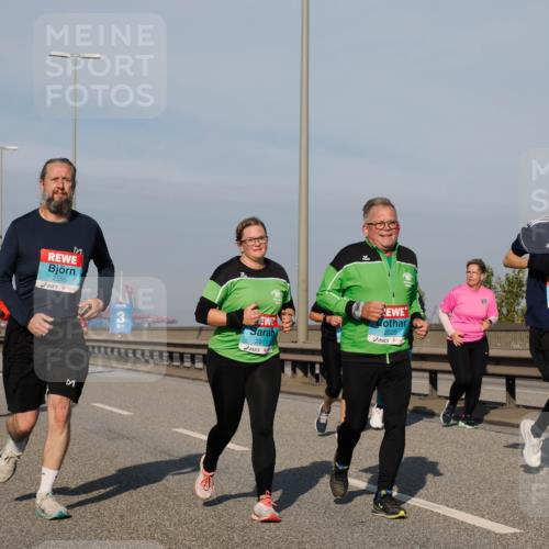 03.10.2025 - Köhlbrandbrückenlauf Fabian Wolf http://msf.ph/oto/9071056 03.10.2025 10:12:56 Position 3 2595, 2011, 2020, 2596 meine-sportfotos.de