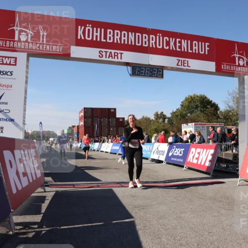 03.10.2025 - Köhlbrandbrückenlauf Lena Gebhardt http://msf.ph/oto/9071057 03.10.2025 13:36:32 Ziel 4735, 5199, 5278, 6003, 6004, 6023 meine-sportfotos.de