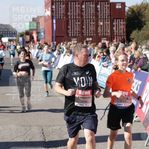 03.10.2025 - Köhlbrandbrückenlauf Jannik Wohlers http://msf.ph/oto/9071058 03.10.2025 13:14:56 Ziel 4202, 4224, 4232, 4406, 4533, 4784, 4890, 5054, 5173, 5525, 5535, 5711, 5737, 5760, 5761, 5814, 6017, 6128, 6129, 6293, 6344, 6454, 6815 meine-sportfotos.de