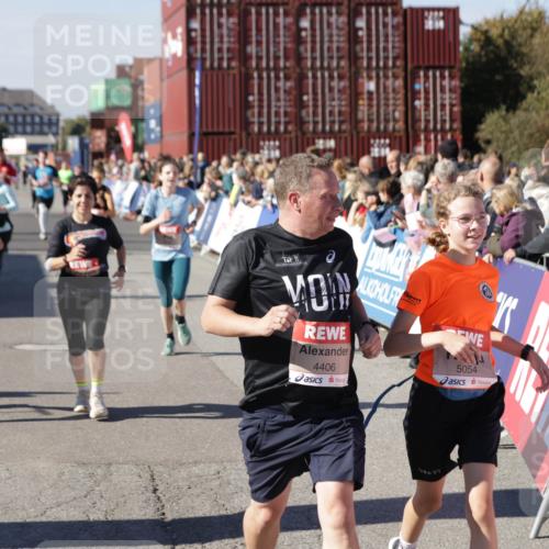 03.10.2025 - Köhlbrandbrückenlauf Jannik Wohlers http://msf.ph/oto/9071064 03.10.2025 13:14:56 Ziel 4202, 4224, 4232, 4406, 4533, 4784, 4890, 5054, 5173, 5525, 5535, 5711, 5737, 5760, 5761, 5814, 6017, 6128, 6129, 6293, 6344, 6454, 6815 meine-sportfotos.de