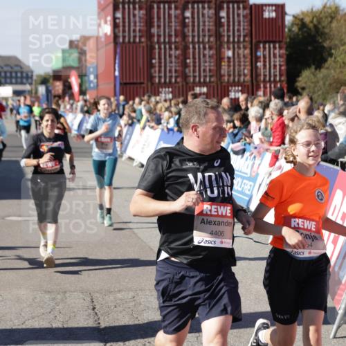 03.10.2025 - Köhlbrandbrückenlauf Jannik Wohlers http://msf.ph/oto/9071069 03.10.2025 13:14:56 Ziel 4202, 4224, 4232, 4406, 4533, 4784, 4890, 5054, 5173, 5525, 5535, 5711, 5737, 5760, 5761, 5814, 6017, 6128, 6129, 6293, 6344, 6454, 6815 meine-sportfotos.de