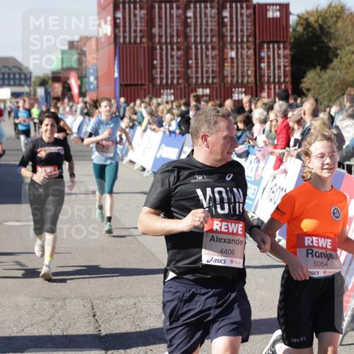 03.10.2025 - Köhlbrandbrückenlauf Jannik Wohlers http://msf.ph/oto/9071071 03.10.2025 13:14:56 Ziel 4202, 4224, 4232, 4406, 4533, 4784, 4890, 5054, 5173, 5525, 5535, 5711, 5737, 5760, 5761, 5814, 6017, 6128, 6129, 6293, 6344, 6454, 6815 meine-sportfotos.de