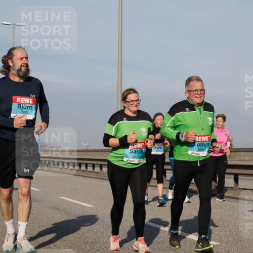 03.10.2025 - Köhlbrandbrückenlauf Fabian Wolf http://msf.ph/oto/9071083 03.10.2025 10:12:56 Position 3 2595, 2397, 2011, 2020, 2596 meine-sportfotos.de