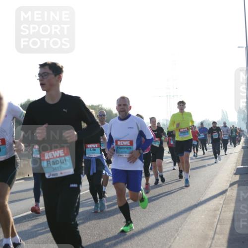 03.10.2025 - Köhlbrandbrückenlauf Jannik Wohlers http://msf.ph/oto/9071084 03.10.2025 09:17:45 Position 3 3410, 1331, 2716, 3411 meine-sportfotos.de