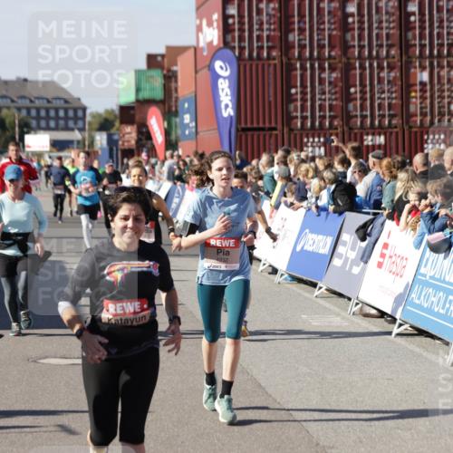 03.10.2025 - Köhlbrandbrückenlauf Jannik Wohlers http://msf.ph/oto/9071087 03.10.2025 13:14:57 Ziel 4202, 4224, 4232, 4282, 4406, 4533, 4784, 4890, 5054, 5173, 5525, 5535, 5737, 5760, 5761, 5814, 6017, 6128, 6129, 6293, 6344, 6454, 6815 meine-sportfotos.de