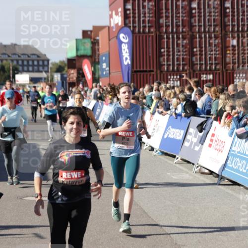 03.10.2025 - Köhlbrandbrückenlauf Jannik Wohlers http://msf.ph/oto/9071089 03.10.2025 13:14:57 Ziel 4202, 4224, 4232, 4282, 4406, 4533, 4784, 4890, 5054, 5173, 5525, 5535, 5737, 5760, 5761, 5814, 6017, 6128, 6129, 6293, 6344, 6454, 6815 meine-sportfotos.de