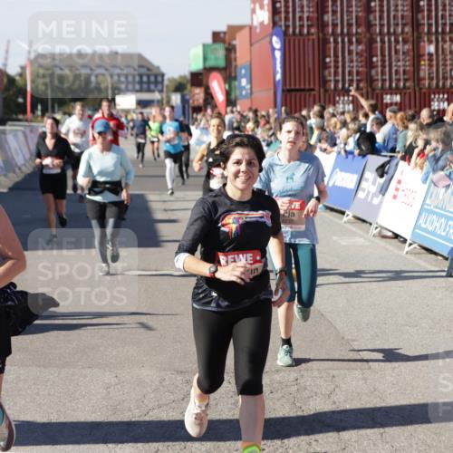 03.10.2025 - Köhlbrandbrückenlauf Jannik Wohlers http://msf.ph/oto/9071101 03.10.2025 13:14:58 Ziel 4224, 4232, 4244, 4282, 4406, 4784, 4890, 5054, 5173, 5525, 5535, 5737, 5760, 5761, 5814, 6017, 6128, 6129, 6293, 6344, 6454, 6815 meine-sportfotos.de
