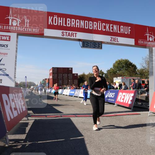 03.10.2025 - Köhlbrandbrückenlauf Lena Gebhardt http://msf.ph/oto/9071103 03.10.2025 13:36:33 Ziel 4735, 5199, 5278, 5585, 6003, 6004, 6023, 6825 meine-sportfotos.de