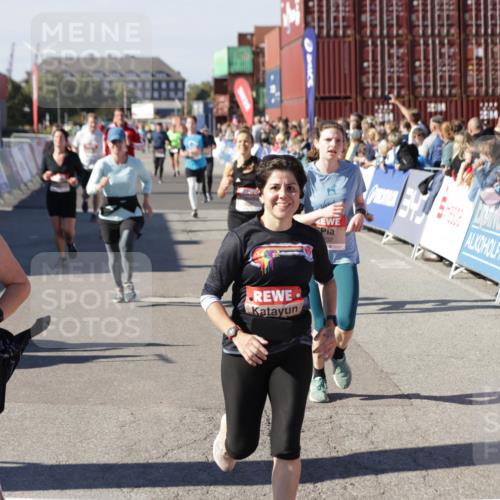 03.10.2025 - Köhlbrandbrückenlauf Jannik Wohlers http://msf.ph/oto/9071104 03.10.2025 13:14:58 Ziel 4224, 4232, 4244, 4282, 4406, 4784, 4890, 5054, 5173, 5525, 5535, 5737, 5760, 5761, 5814, 6017, 6128, 6129, 6293, 6344, 6454, 6815 meine-sportfotos.de