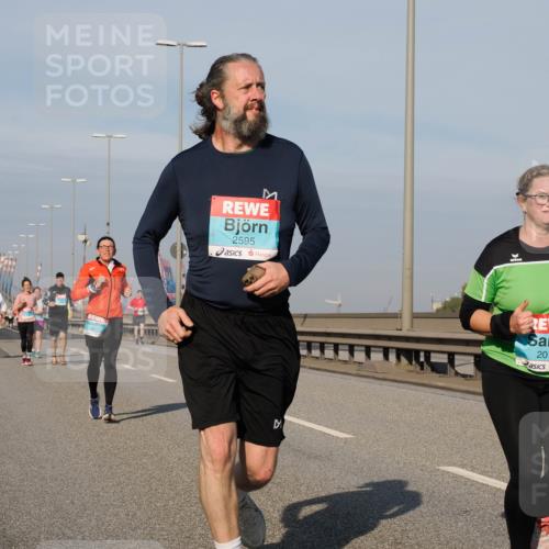 03.10.2025 - Köhlbrandbrückenlauf Fabian Wolf http://msf.ph/oto/9071105 03.10.2025 10:12:57 Position 3 2595, 2011 meine-sportfotos.de