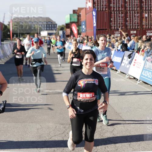 03.10.2025 - Köhlbrandbrückenlauf Jannik Wohlers http://msf.ph/oto/9071110 03.10.2025 13:14:58 Ziel 4224, 4232, 4244, 4282, 4406, 4784, 4890, 5054, 5173, 5525, 5535, 5737, 5760, 5761, 5814, 6017, 6128, 6129, 6293, 6344, 6454, 6815 meine-sportfotos.de