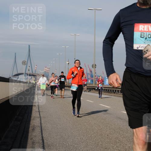 03.10.2025 - Köhlbrandbrückenlauf Fabian Wolf http://msf.ph/oto/9071111 03.10.2025 10:12:58 Position 3 2211, 2595 meine-sportfotos.de