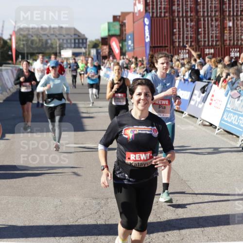 03.10.2025 - Köhlbrandbrückenlauf Jannik Wohlers http://msf.ph/oto/9071112 03.10.2025 13:14:58 Ziel 4224, 4232, 4244, 4282, 4406, 4784, 4890, 5054, 5173, 5525, 5535, 5737, 5760, 5761, 5814, 6017, 6128, 6129, 6293, 6344, 6454, 6815 meine-sportfotos.de