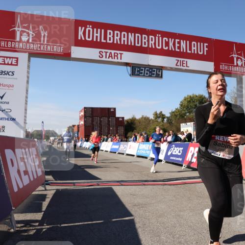 03.10.2025 - Köhlbrandbrückenlauf Lena Gebhardt http://msf.ph/oto/9071147 03.10.2025 13:36:34 Ziel 4735, 5199, 5278, 5585, 6003, 6004, 6023, 6825 meine-sportfotos.de