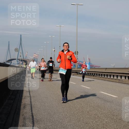 03.10.2025 - Köhlbrandbrückenlauf Fabian Wolf http://msf.ph/oto/9071159 03.10.2025 10:12:59 Position 3 2211 meine-sportfotos.de