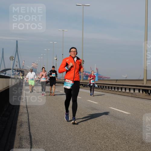 03.10.2025 - Köhlbrandbrückenlauf Fabian Wolf http://msf.ph/oto/9071169 03.10.2025 10:12:59 Position 3 2211 meine-sportfotos.de