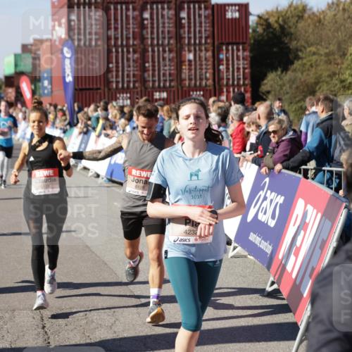 03.10.2025 - Köhlbrandbrückenlauf Jannik Wohlers http://msf.ph/oto/9071170 03.10.2025 13:14:59 Ziel 4224, 4232, 4244, 4282, 4406, 4784, 4890, 5054, 5173, 5525, 5535, 5737, 5760, 5761, 5814, 6017, 6128, 6129, 6293, 6454, 6810, 6815 meine-sportfotos.de