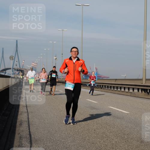 03.10.2025 - Köhlbrandbrückenlauf Fabian Wolf http://msf.ph/oto/9071177 03.10.2025 10:12:59 Position 3 2211 meine-sportfotos.de