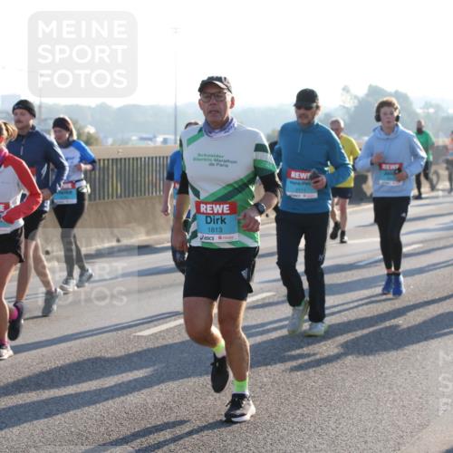 03.10.2025 - Köhlbrandbrückenlauf Lena Gebhardt http://msf.ph/oto/9071187 03.10.2025 09:24:34 Position 1 2111, 4446, 1813 meine-sportfotos.de