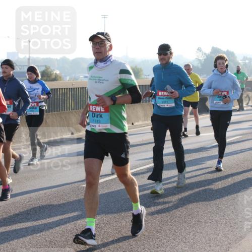 03.10.2025 - Köhlbrandbrückenlauf Lena Gebhardt http://msf.ph/oto/9071210 03.10.2025 09:24:34 Position 1 41, 1446, 2194, 1813, 2111 meine-sportfotos.de