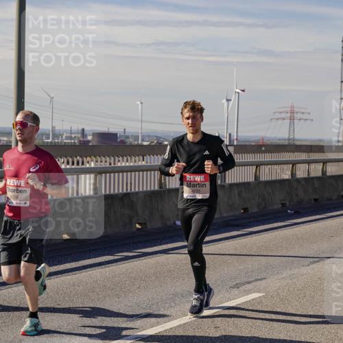 03.10.2025 - Köhlbrandbrückenlauf Michael Burmester http://msf.ph/oto/9071211 03.10.2025 12:36:08 Position 2 6016, 4233 meine-sportfotos.de