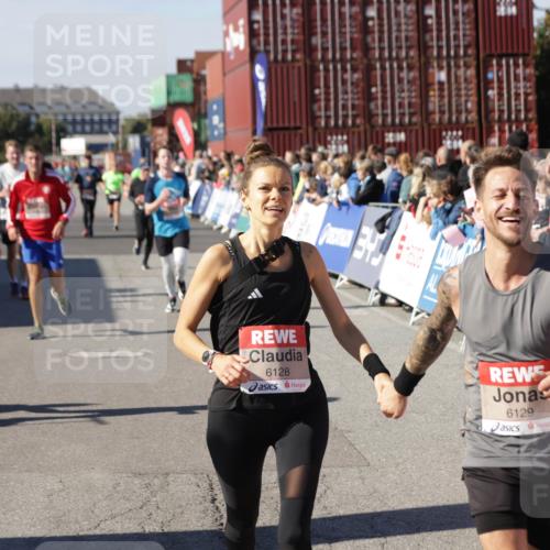 03.10.2025 - Köhlbrandbrückenlauf Jannik Wohlers http://msf.ph/oto/9071218 03.10.2025 13:15:00 Ziel 4224, 4232, 4244, 4282, 4406, 4784, 4890, 5054, 5173, 5525, 5535, 5737, 5760, 5761, 6017, 6128, 6129, 6293, 6454, 6810, 6815 meine-sportfotos.de