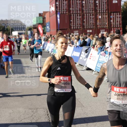 03.10.2025 - Köhlbrandbrückenlauf Jannik Wohlers http://msf.ph/oto/9071223 03.10.2025 13:15:00 Ziel 4224, 4232, 4244, 4282, 4406, 4784, 4890, 5054, 5173, 5525, 5535, 5737, 5760, 5761, 6017, 6128, 6129, 6293, 6454, 6810, 6815 meine-sportfotos.de