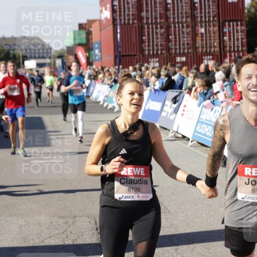 03.10.2025 - Köhlbrandbrückenlauf Jannik Wohlers http://msf.ph/oto/9071227 03.10.2025 13:15:00 Ziel 4224, 4232, 4244, 4282, 4406, 4784, 4890, 5054, 5173, 5525, 5535, 5737, 5760, 5761, 6017, 6128, 6129, 6293, 6454, 6810, 6815 meine-sportfotos.de