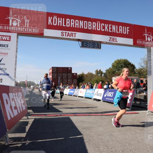 03.10.2025 - Köhlbrandbrückenlauf Lena Gebhardt http://msf.ph/oto/9071229 03.10.2025 13:36:38 Ziel 4735, 5199, 5278, 5585, 5767, 6003, 6004, 6023, 6825 meine-sportfotos.de