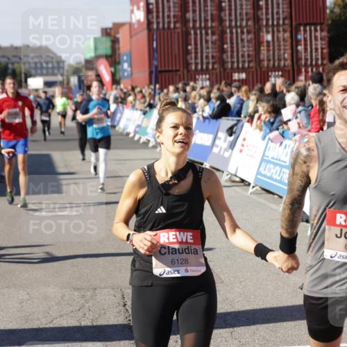 03.10.2025 - Köhlbrandbrückenlauf Jannik Wohlers http://msf.ph/oto/9071234 03.10.2025 13:15:00 Ziel 4224, 4232, 4244, 4282, 4406, 4784, 4890, 5054, 5173, 5525, 5535, 5737, 5760, 5761, 6017, 6128, 6129, 6293, 6454, 6810, 6815 meine-sportfotos.de